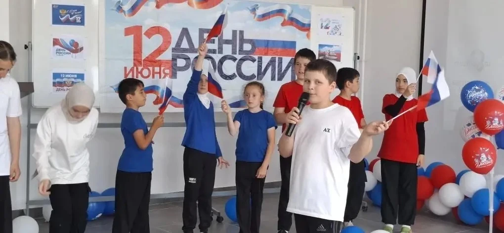 🇷🇺 С Днём России! 🎉

В преддверии праздника наша школа наполнилась особенной атмосферой — гордост