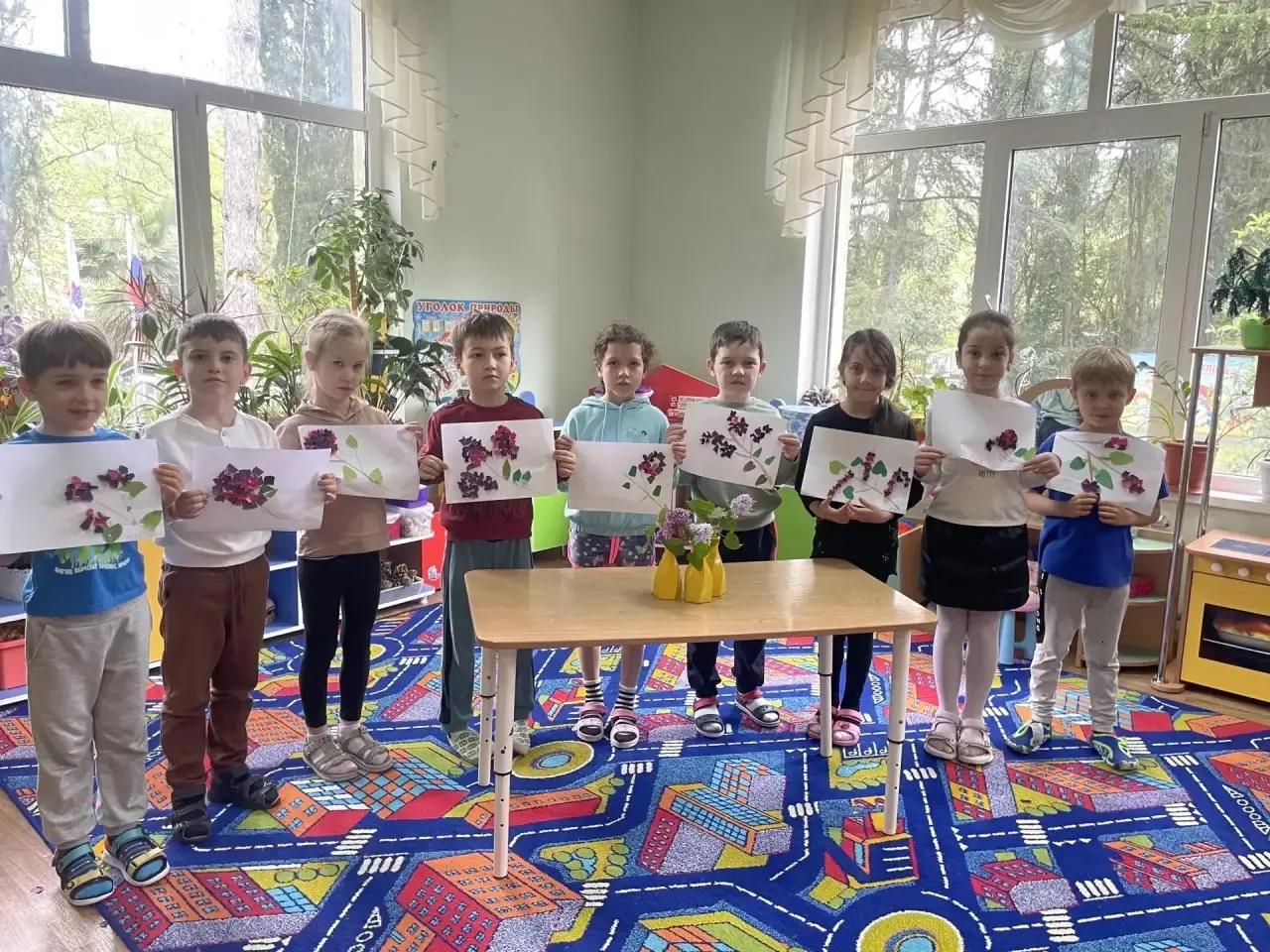 🌸 Волшебство творчества: дети создают сирень из бумаги! 🌸