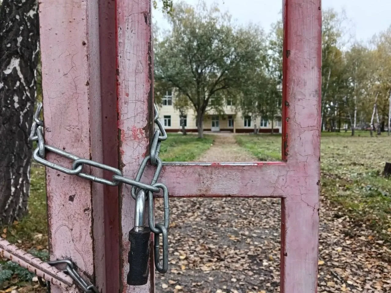 Прокуратура в судебном порядке обязала провести капитальный ремонт в здании начальной ш...