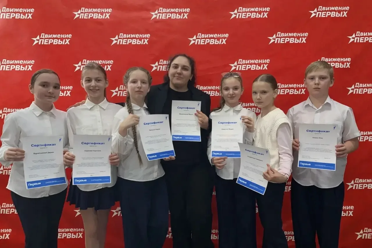 🇷🇺 Память. Гордость. Победы: Как прошла наша торжественная линейка!  📜✨ Сегодня в нашей школе прошла