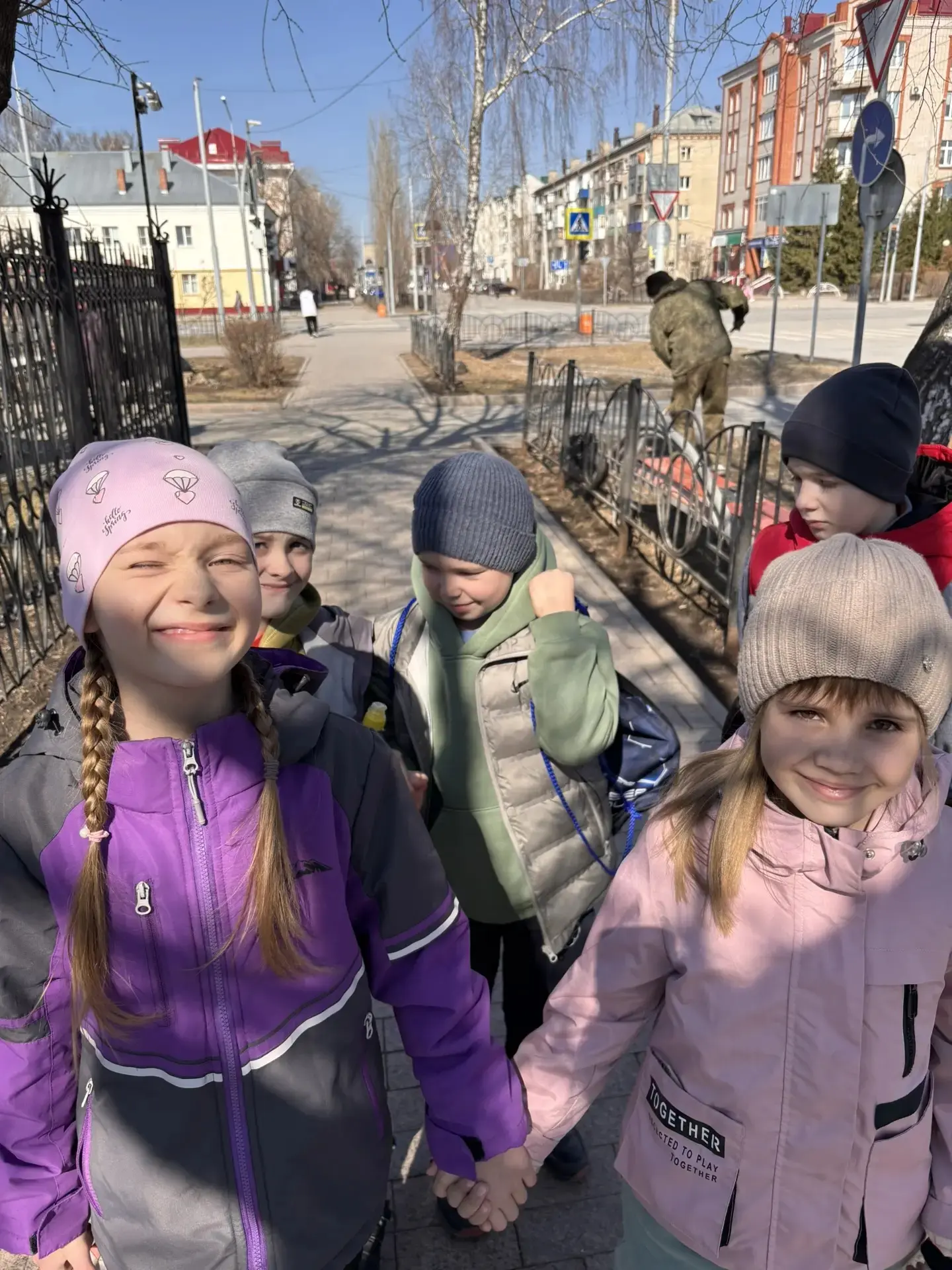 📢 Весенние каникулы в МАОУ СОШ №5: держим планку веселья и пользы!  Каникулы идут полным ходом, а на