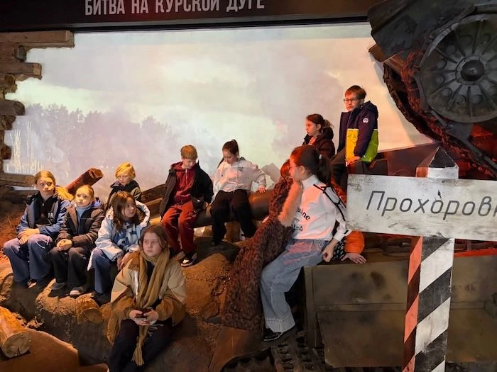 🎖️ Поездка в Парк Патриот  Сегодня в преддверии 81-й годовщины Победы М.В. Романова с учениками 3 "А