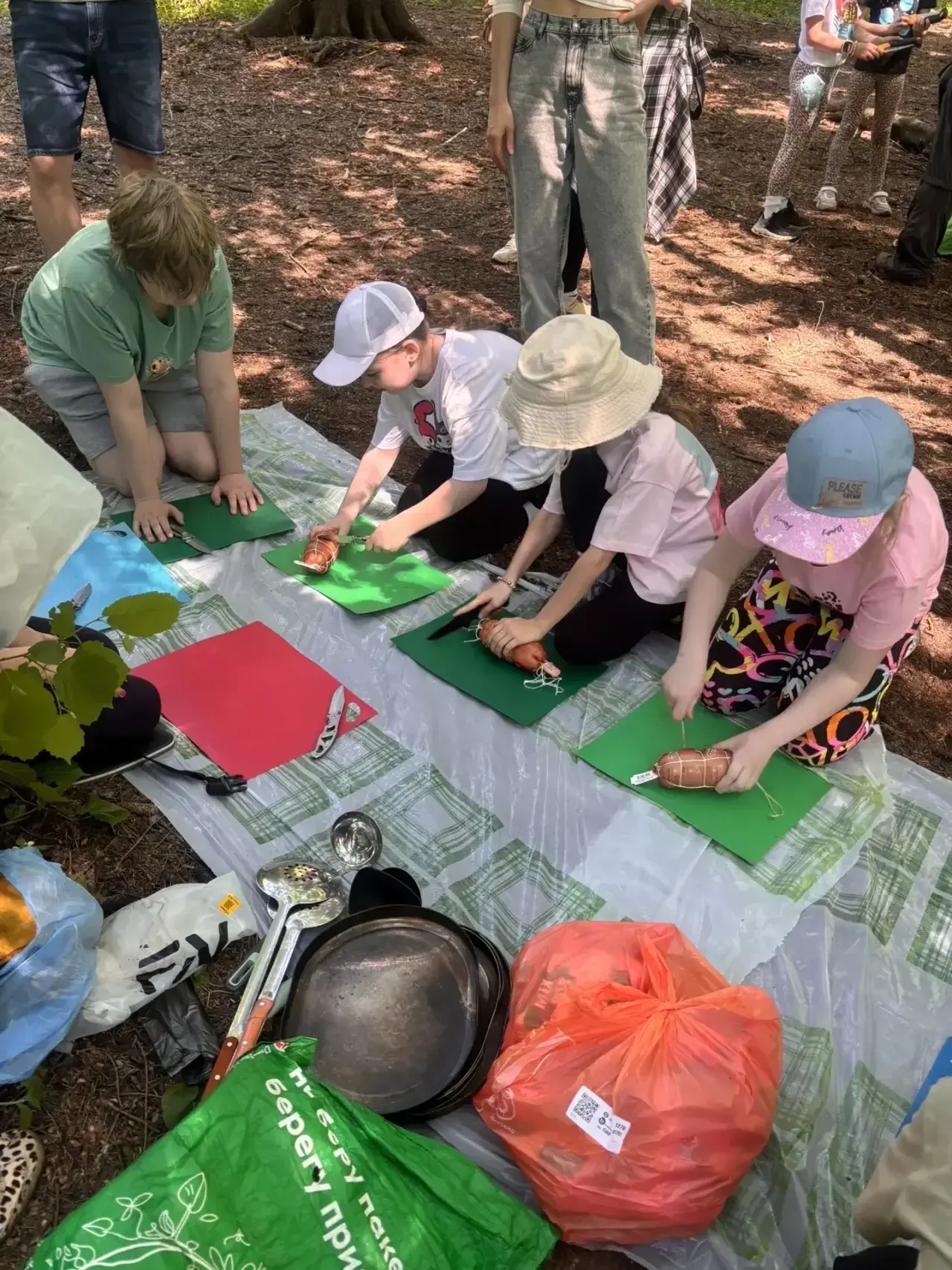 🎒🏕️ Туристический поход 2 «Г»: огонь, отвага и праздничное волшебство   🌲✨ Майским утром ученики 2 «