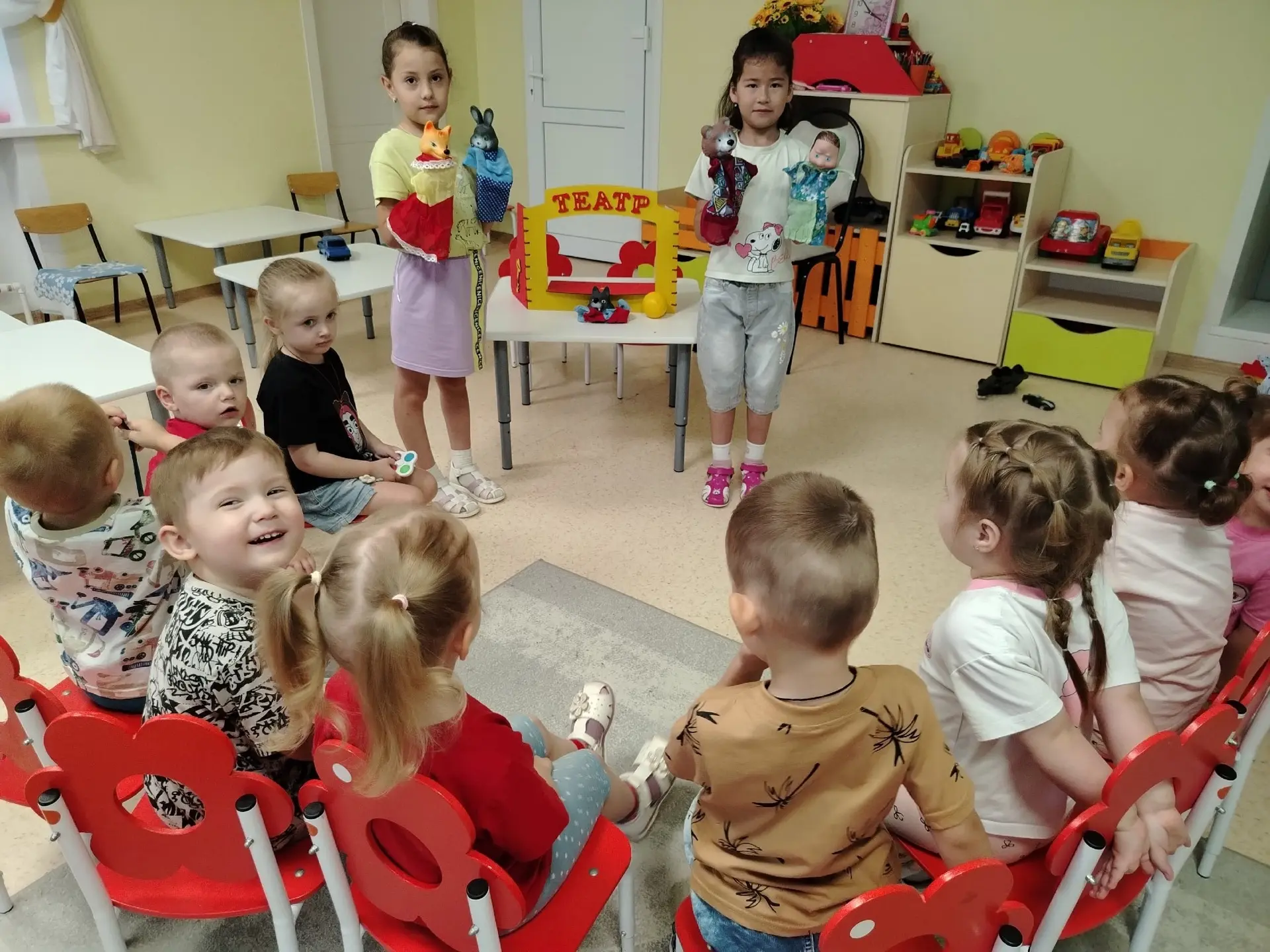 👫  Воспитанники старшей группы превратились в настоящих артистов-кукольников и показали театрализов