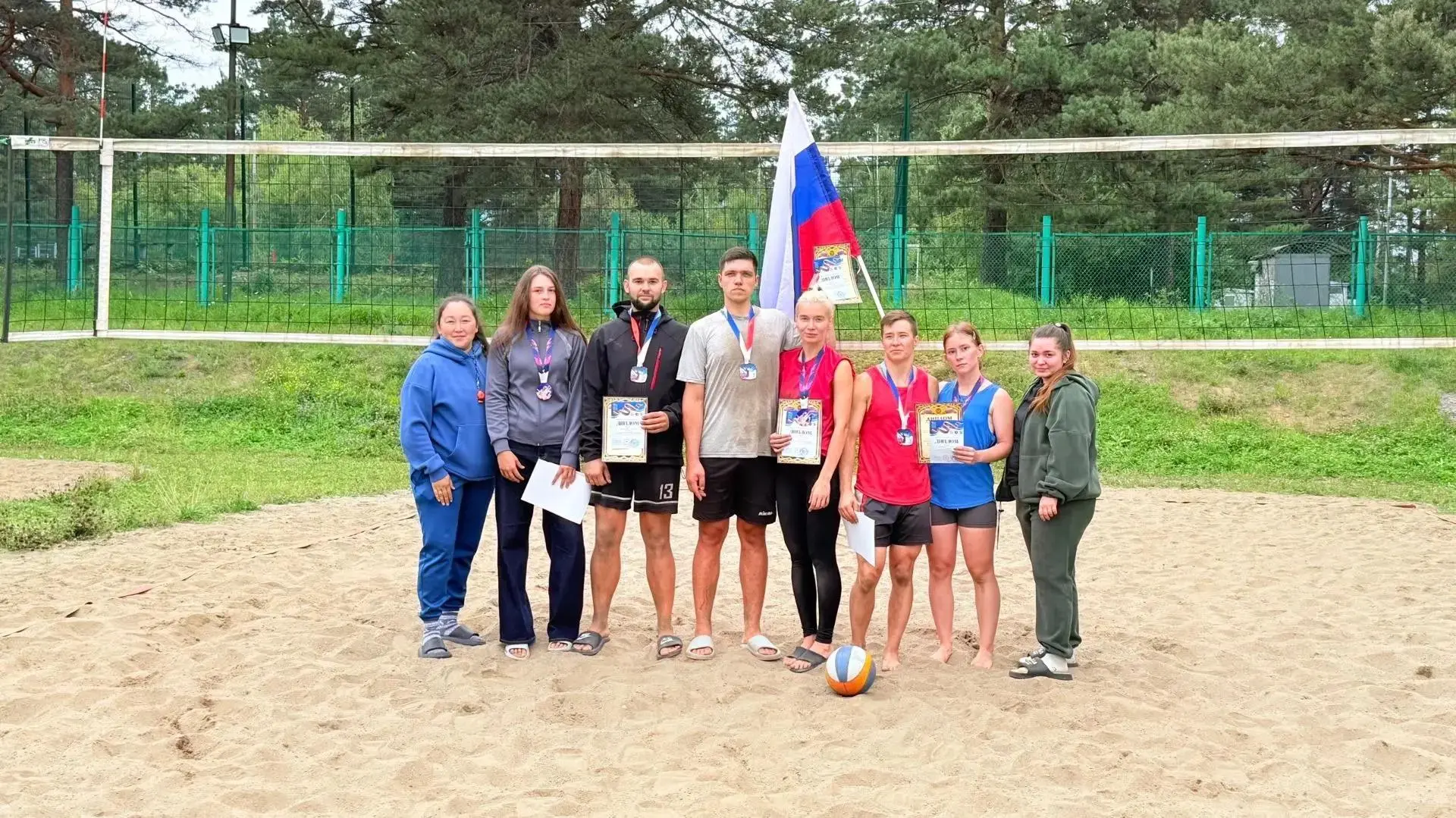 🏐В выходные на волейбольных площадках городского парка состоялся турнир по пляжному во...