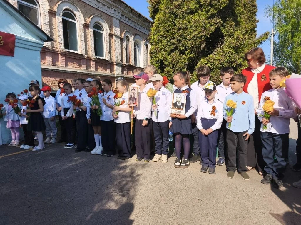 Память, которая живёт в сердцах: школа отметила День Победы 8 мая в стенах 6-го корпуса прошла серия