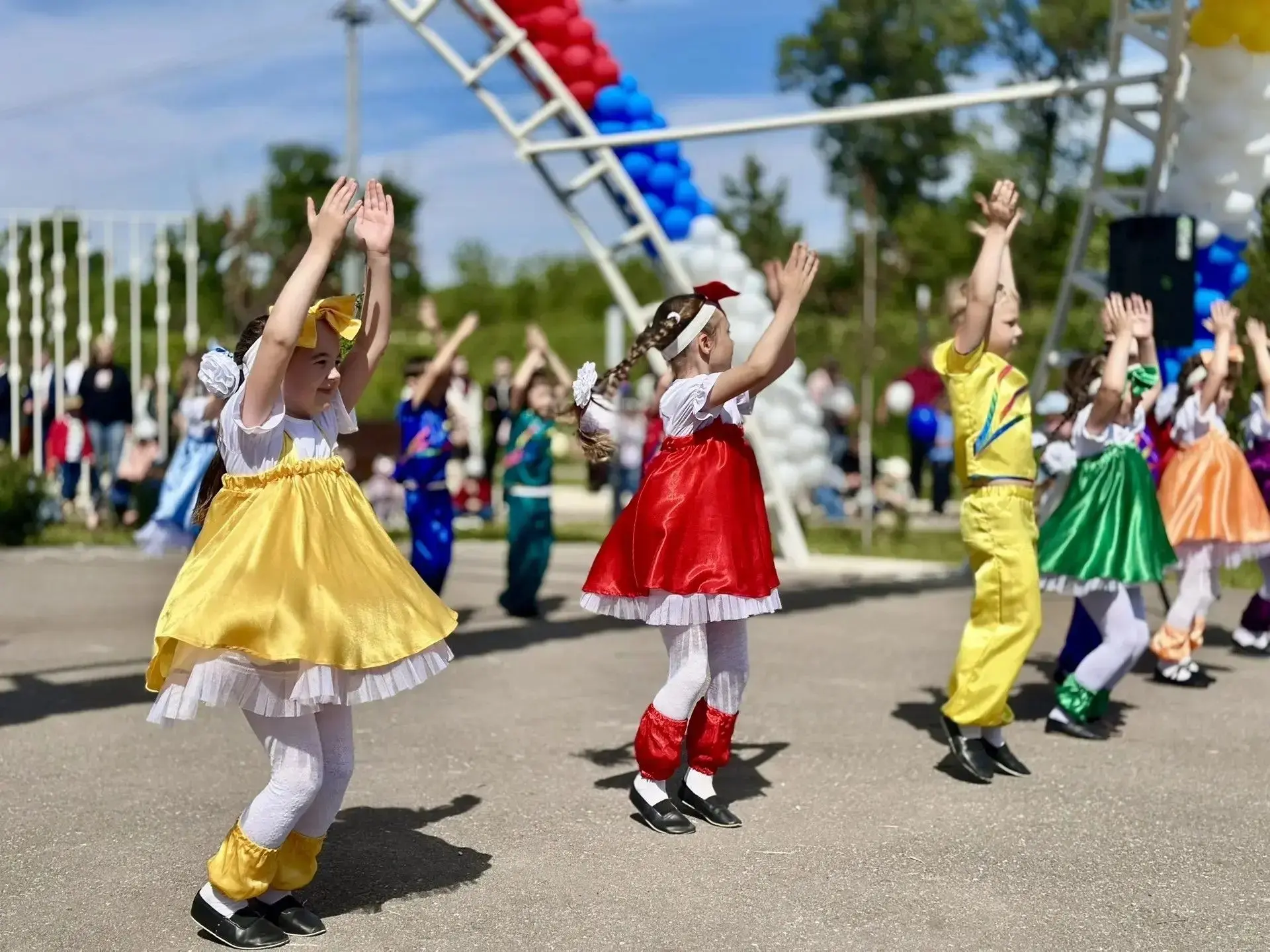 Наши юные читатели, ребята!