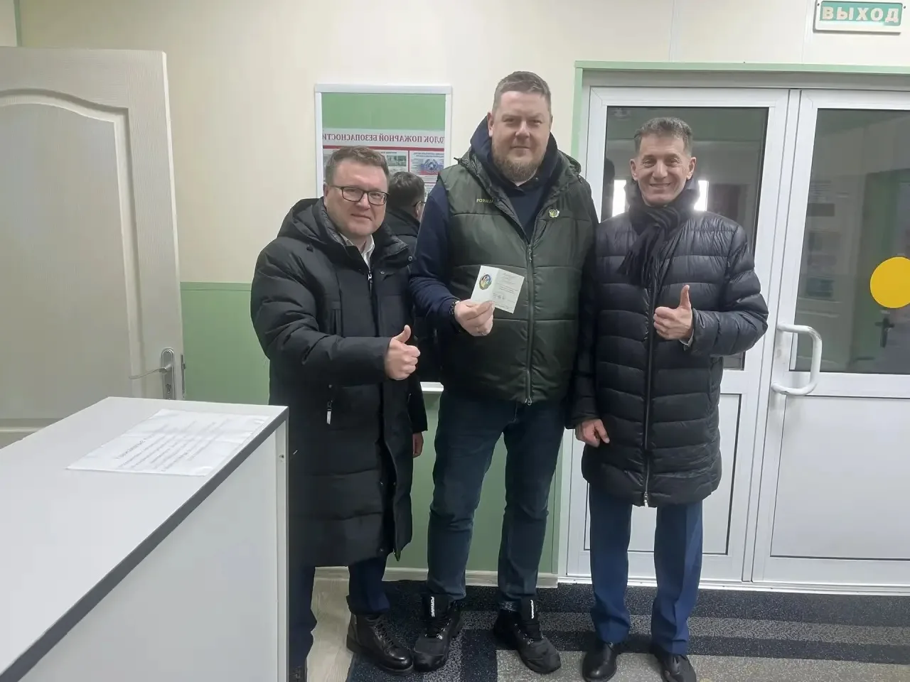Вчера по поручению Мэра Стрежевого Дениченко В.В. два его заместителя поздравили известных в городе 
