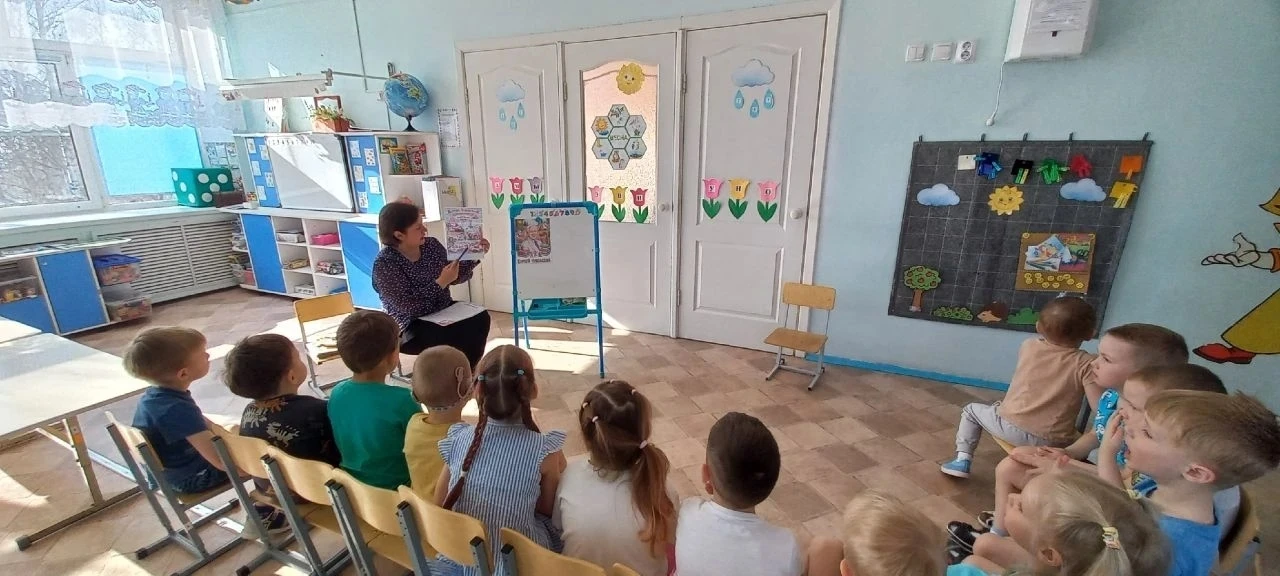 Сегодня в группе "Колокольчики" прошло занятие, посвящённое творчеству Корнея Чуковског...