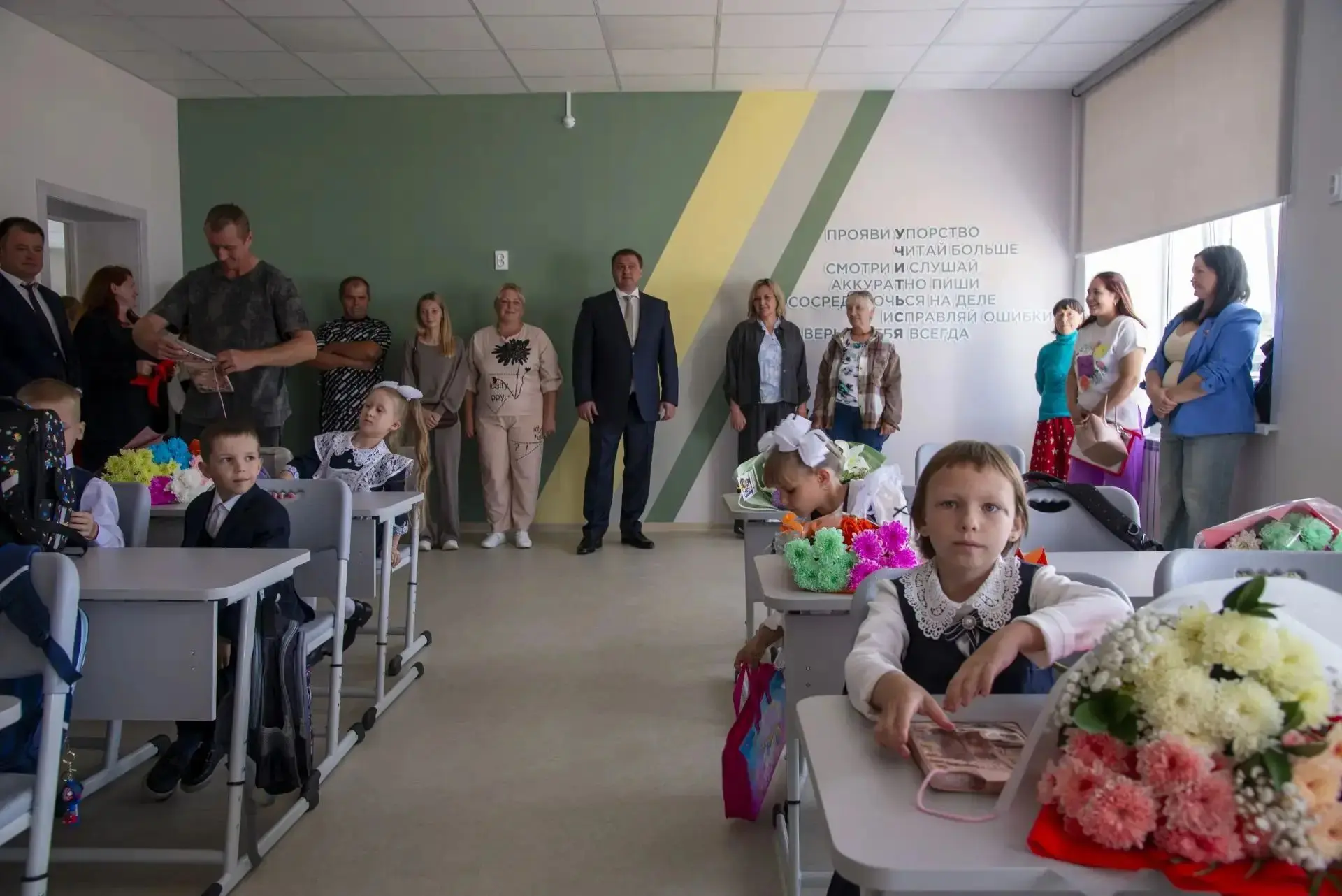 Сегодня в Задонском округе за школьные парты сели 2496 учеников. 184 ребёнка пошли в пе...