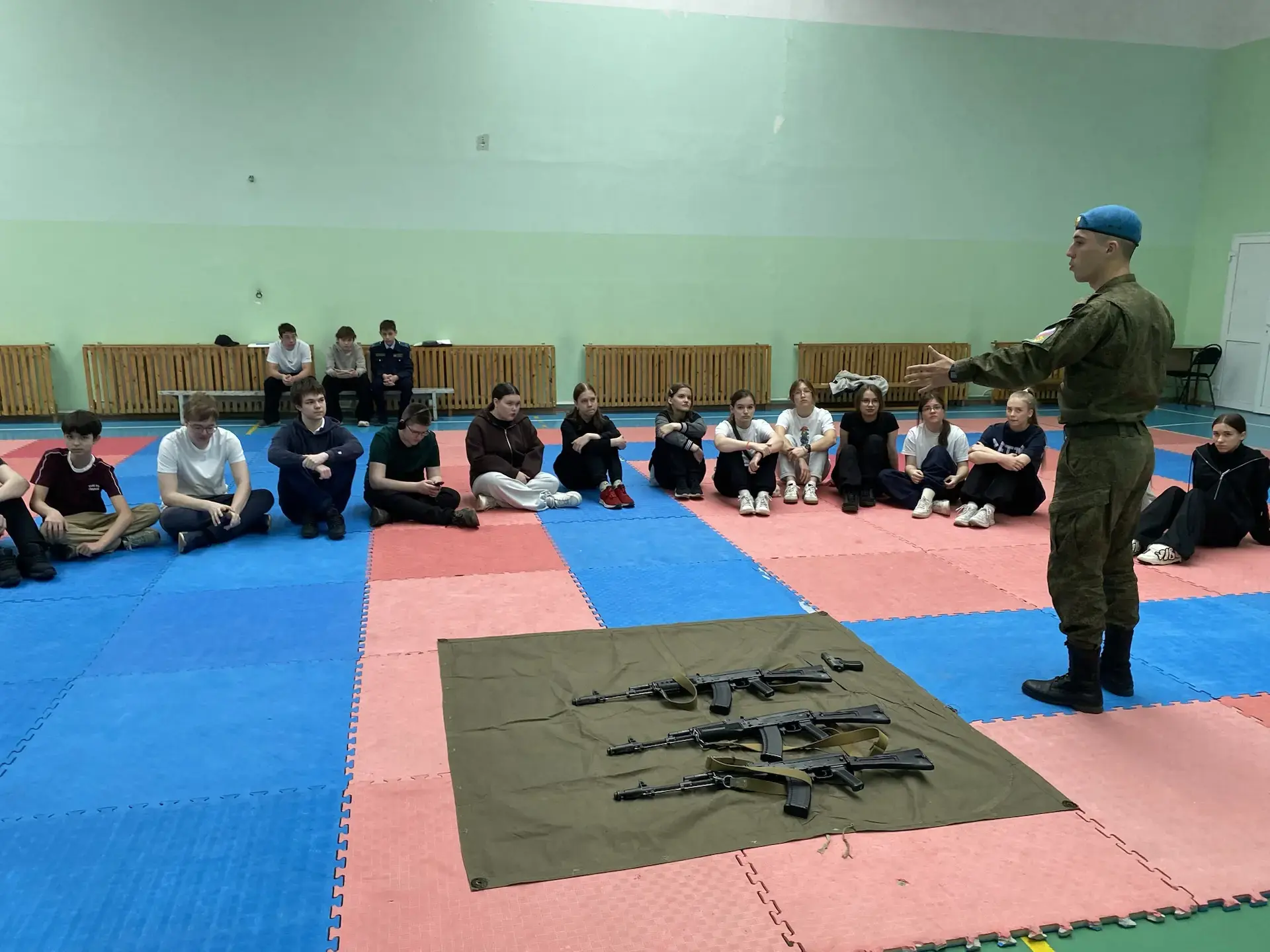 13, 14 и 15 мая 2026 года на базе школы прошли трёхдневные учебные военные сборы для 8-х классов! Он