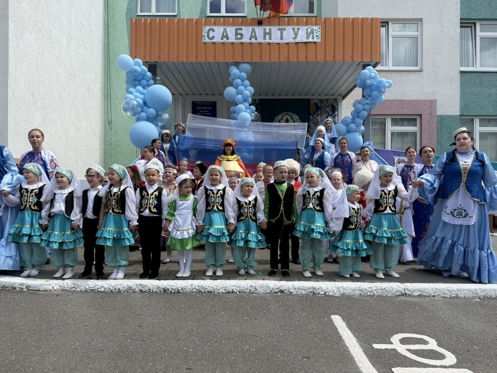 Сегодня в детском саду « Спутник» провели большой татарский праздник «Сабантуй», посвященный году Ед