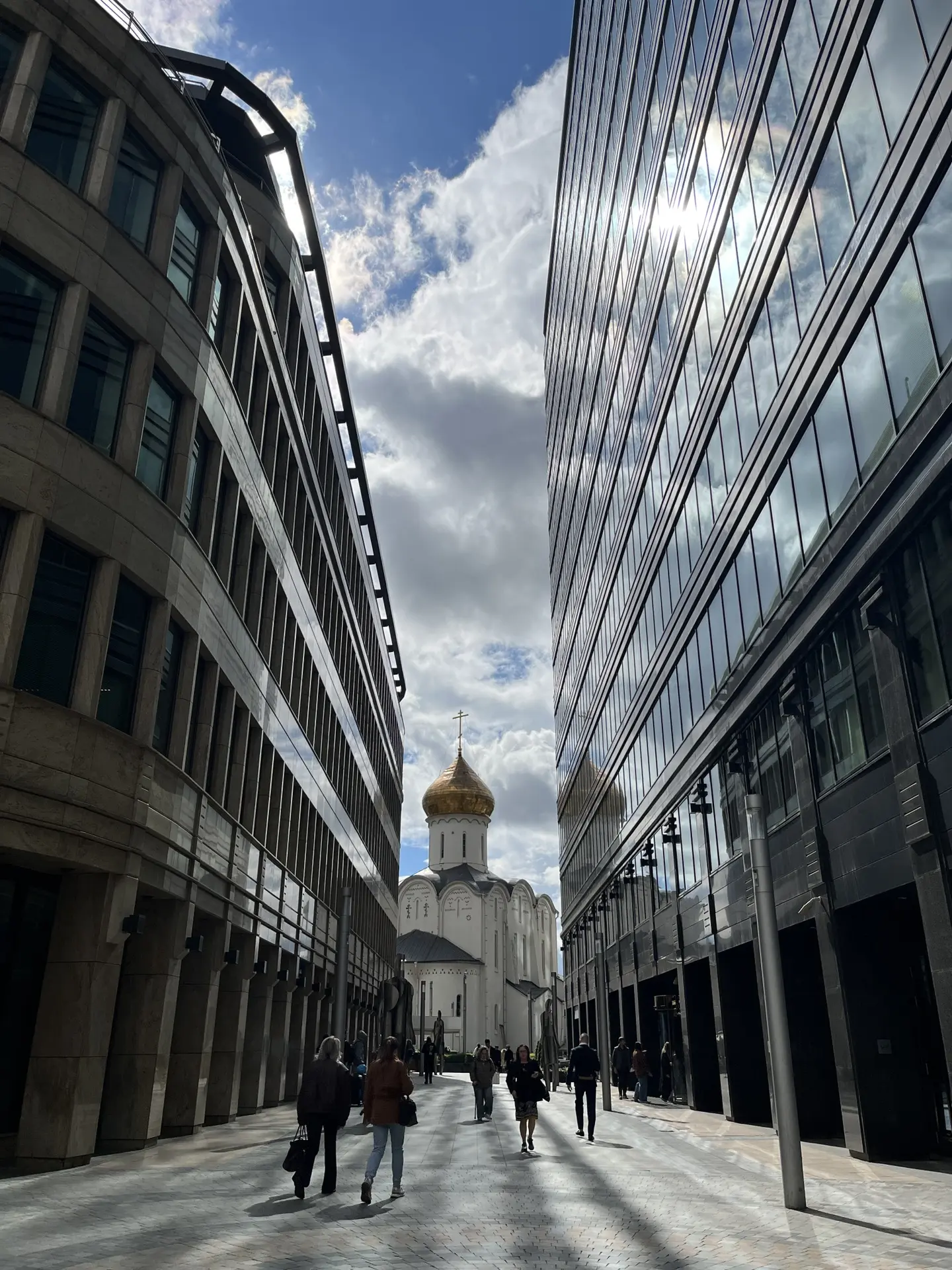 Приехала в офис на Беллоруской .