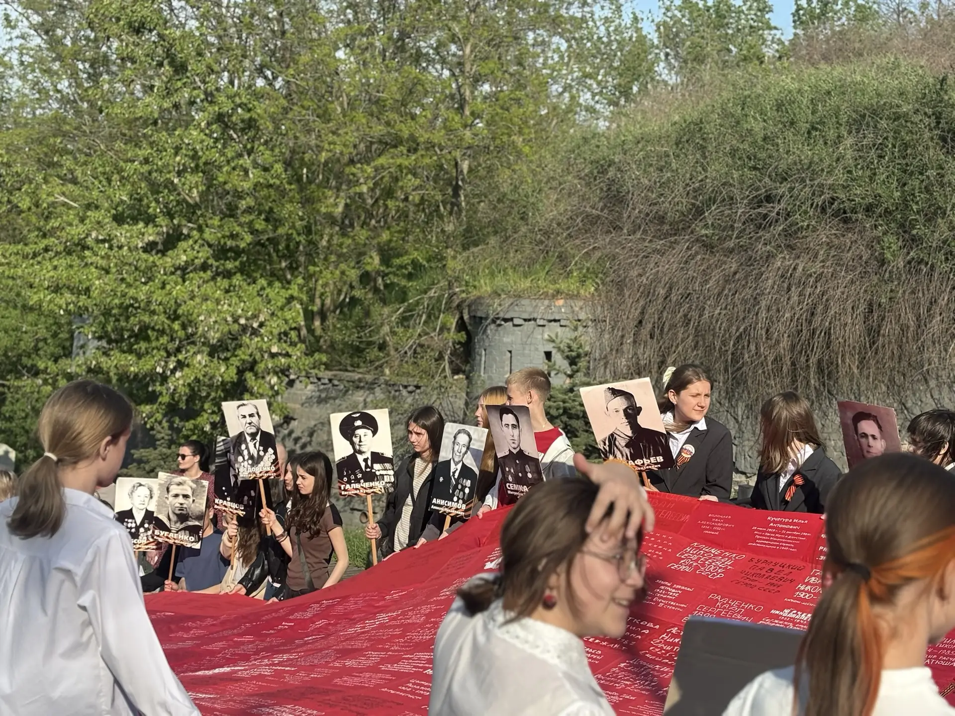 🔥 Сегодня учащиеся нашей школы приняли участие в акции "Полотно Победы".   🕊️ Это мероприятие стало 