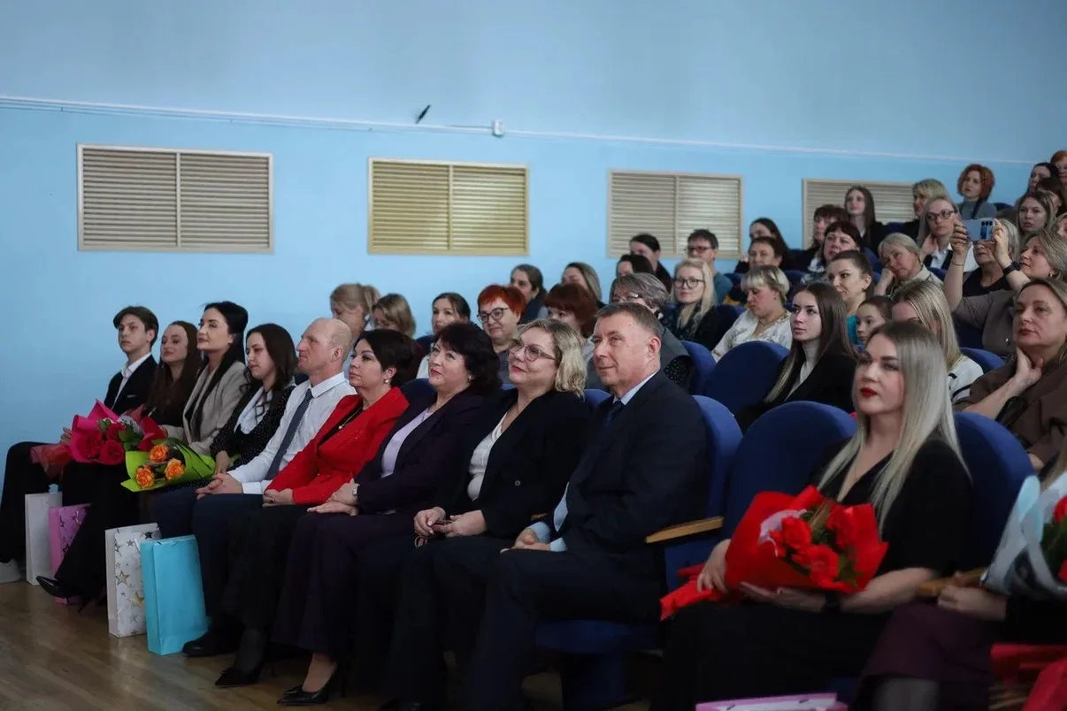 Приняла участие в закрытии конкурса «Учитель года - 2026». В этом году он проходил в 37-й раз. На сц
