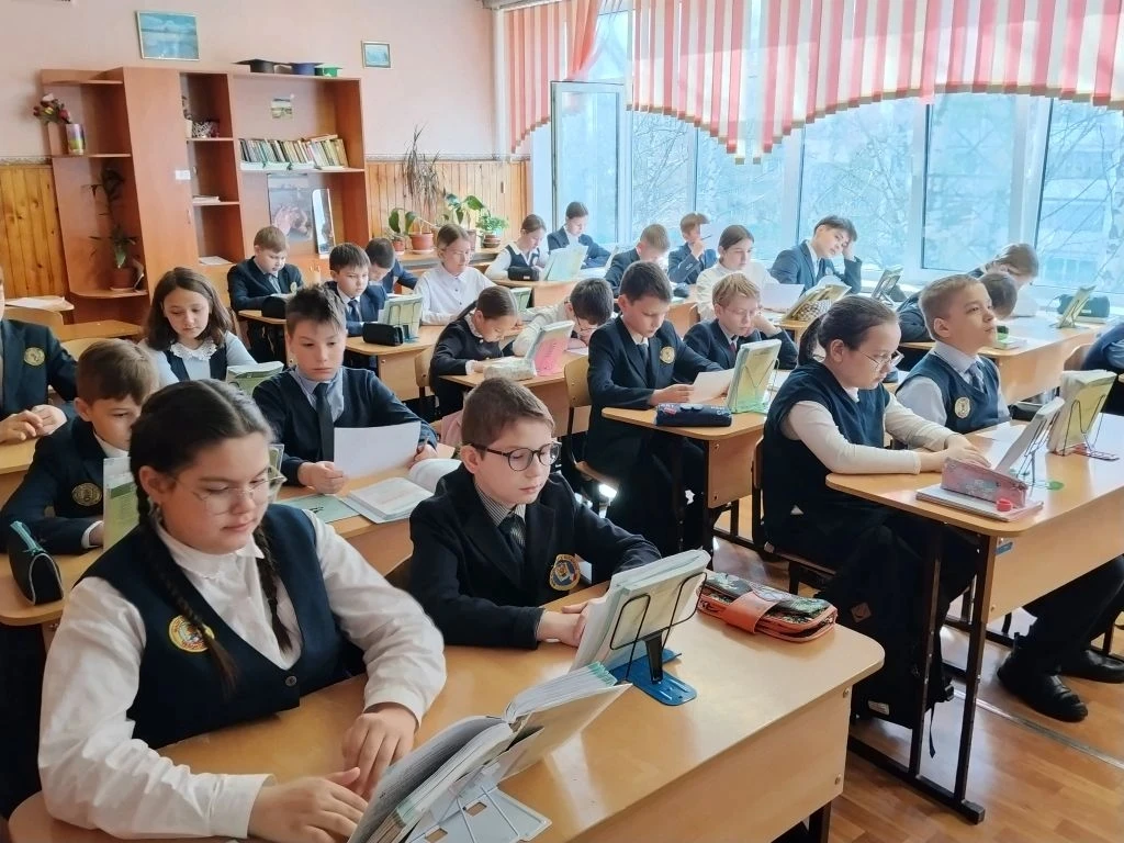 В рамках Недели молодого педагога показали свое мастерство молодые учителя русского языка и литерату