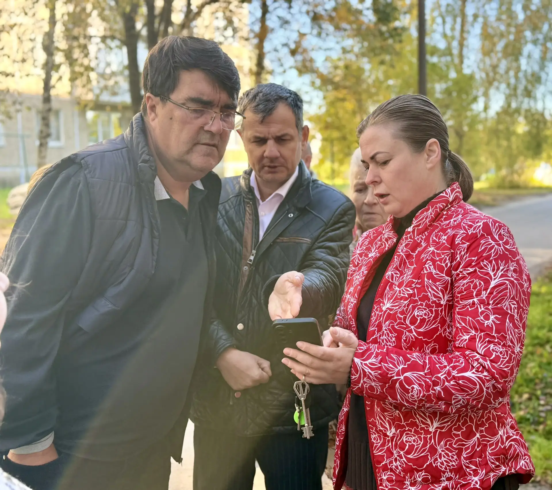 По коллективному обращению жителей дома 167 по улице Маршала Жукова состоялась срочная ...