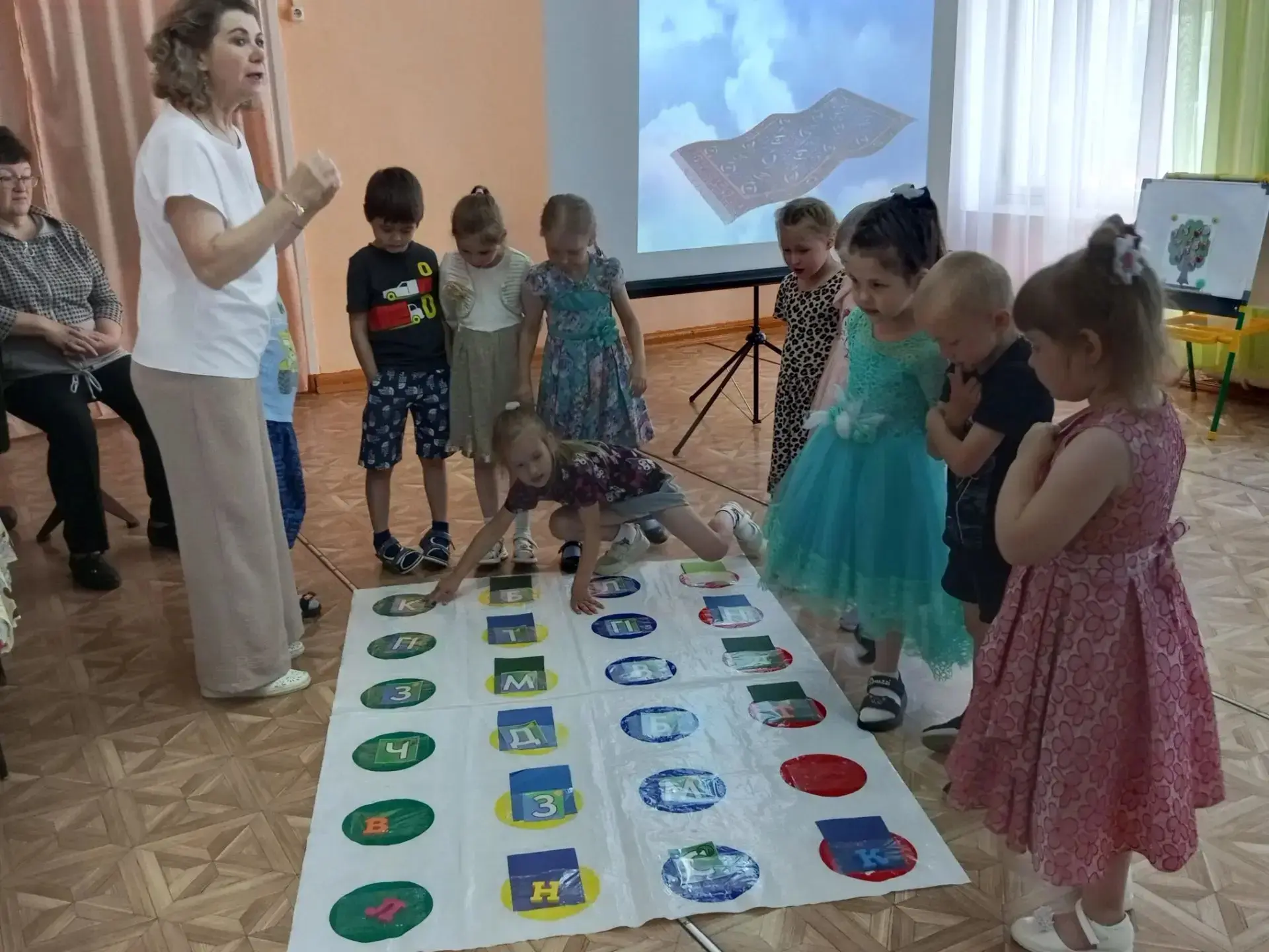 ☝️В конце недели в старшей группе прошло итоговое занятие по обучению грамоте.
💁‍♀️ Весь учебный го