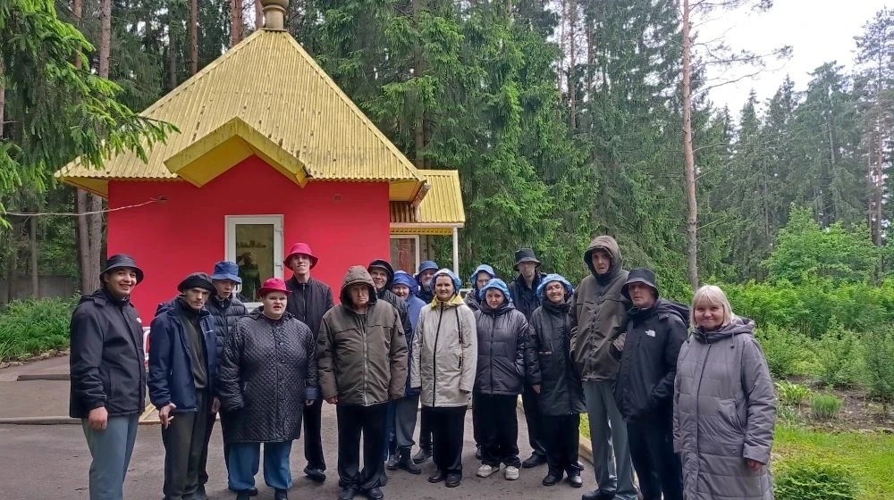 🕊 В любую погоду в нашем учреждении под сводом часовни находят умиротворение и уютное уединение все