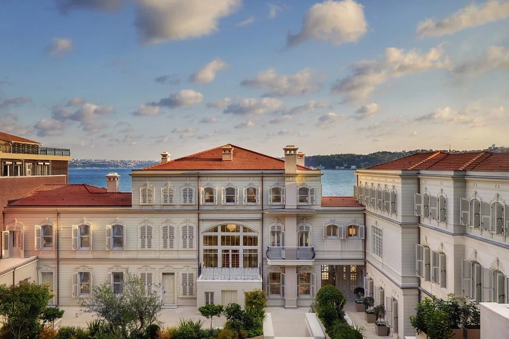 Kocatas Mansions Istanbul — это изысканный отель на берегу Босфора в районе Сарыер. Оте...