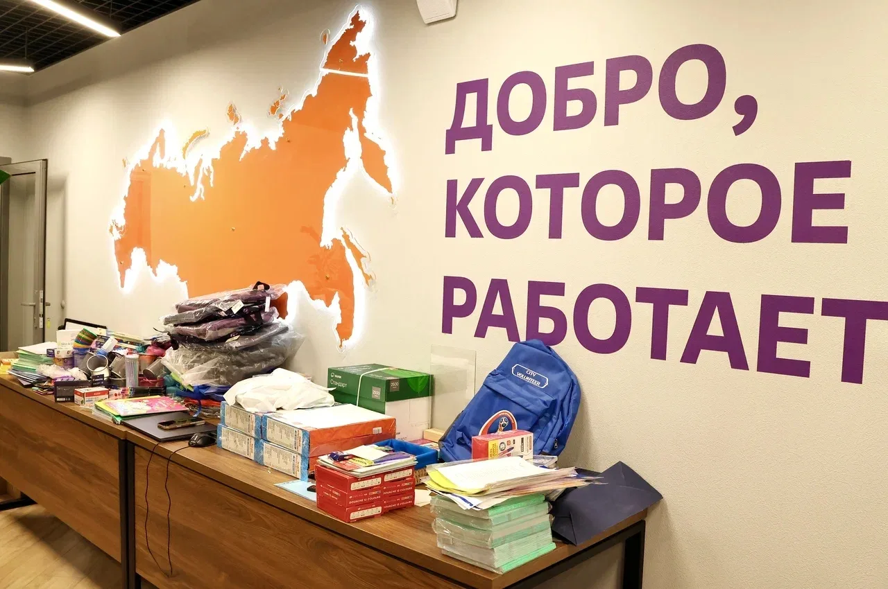 Завершилась благотворительная акция «Стаханову: от ручки до рюкзака» 🎒