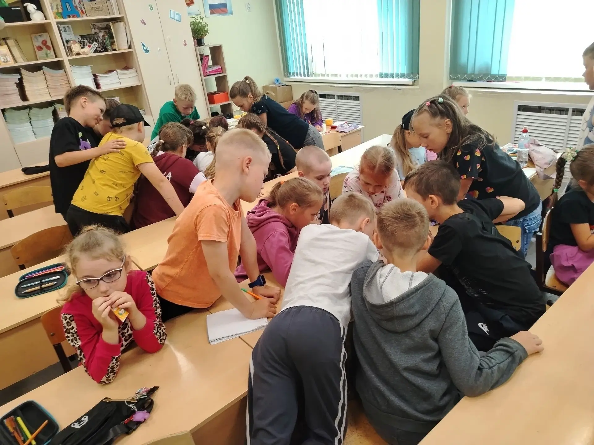 Сегодня наступил 14-й день лагеря, и он начался с бодрой утренней зарядки под весёлую музыку, котора