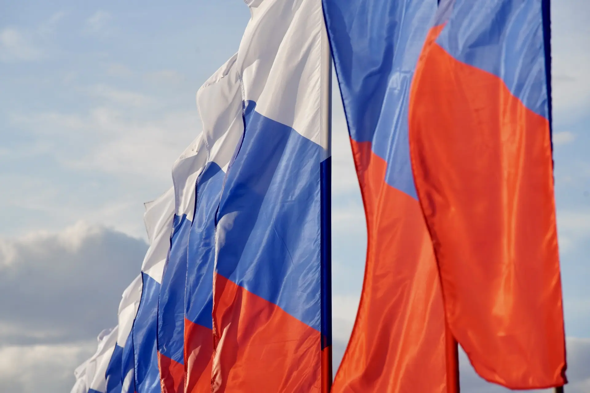 🇷🇺Более 700 флагов украсят Москву в честь Дня государственного флага РФ, который отме...