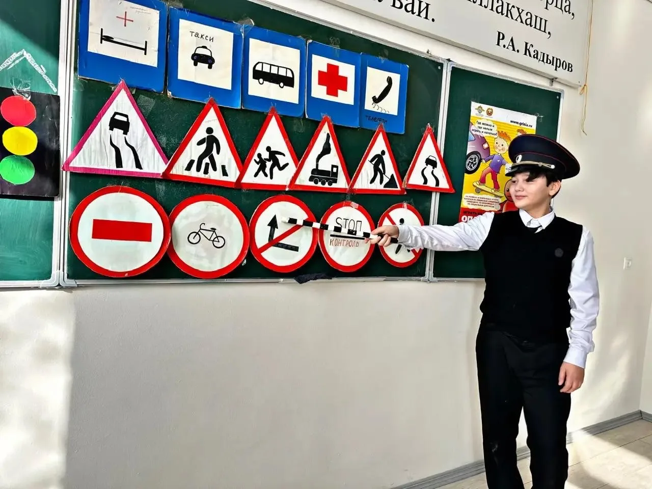 В 6 «А» классе был проведён классный час на тему «Как вести себя при дорожно-транспортном происшеств