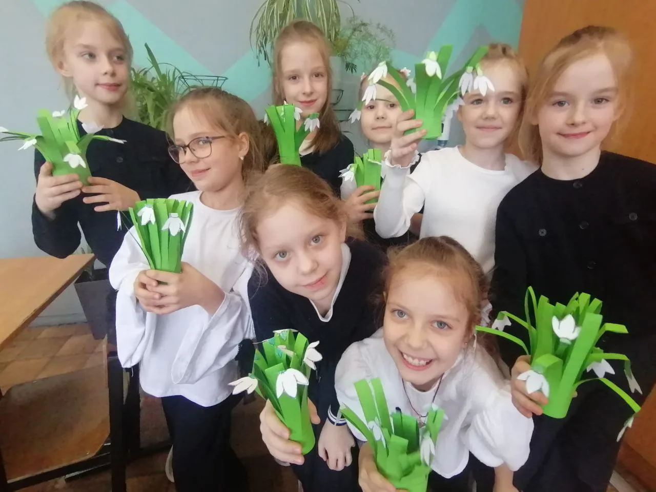 🇷🇺Всероссийская Акция 💐 "Букет для любимых"  🌸В преддверии Международного женского дня ребята 1-4 кл