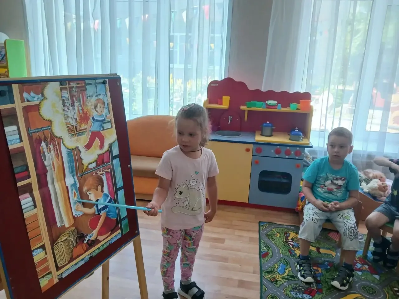 Именно в дошкольном возрасте закладываются основные навыки безопасного поведения. Поэтому знакомить 