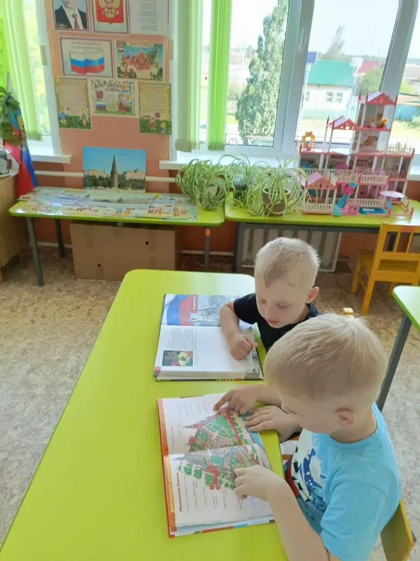 В средней группе «Улыбка» прошла тематическая неделя «В дружбе народов — сила России!», направленная