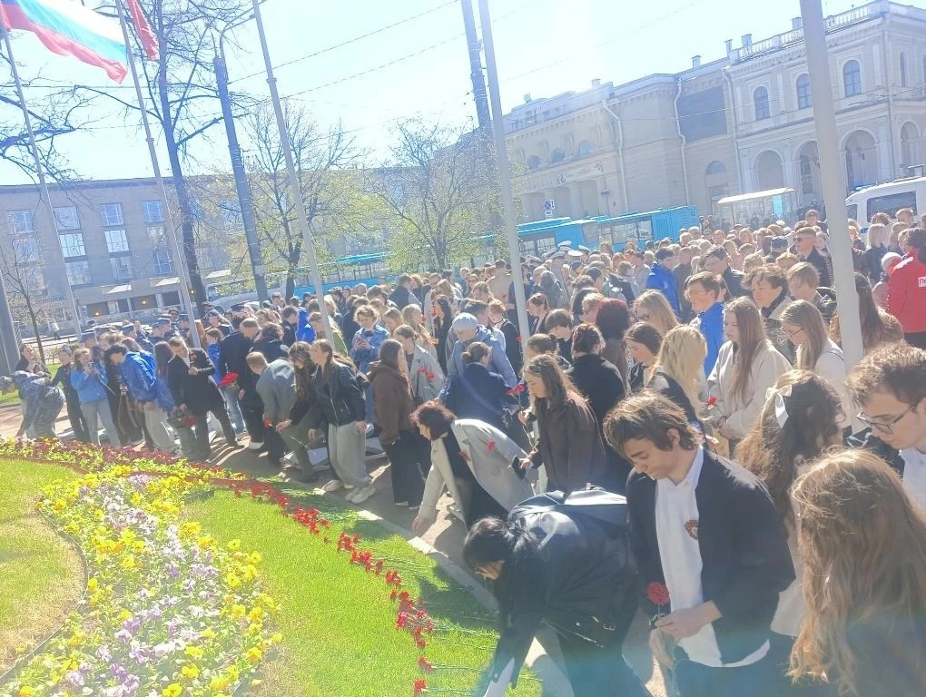 🙏ПОМНИМ ГЕРОЕВ: СТУДЕНТЫ НГУ ИМ. П.Ф. ЛЕСГАФТА ПОСЕТИЛИ МЕМОРИАЛЫ ЛЕНИНГРАДСКИМ ОПОЛЧЕНЦАМ И ПАРТИЗА