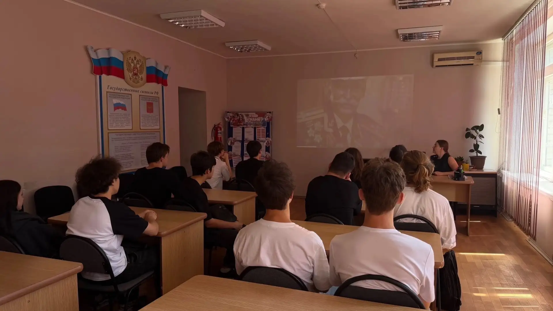 🕯В тольяттинских колледжах почтили память юных героев войны 
 
В преддверии 85-й годовщины со дня н