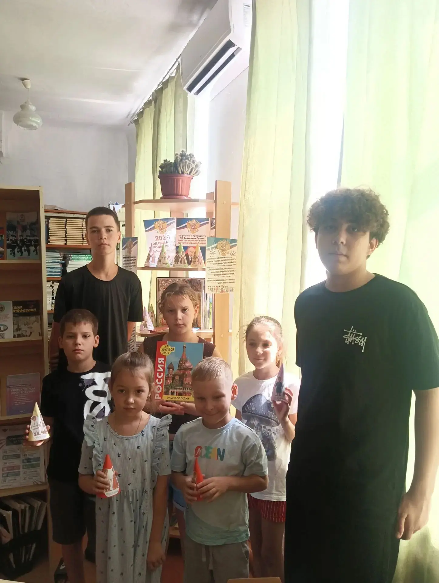 Трудоустройство наших школьников на время каникул — прекрасный способ помочь им получит...