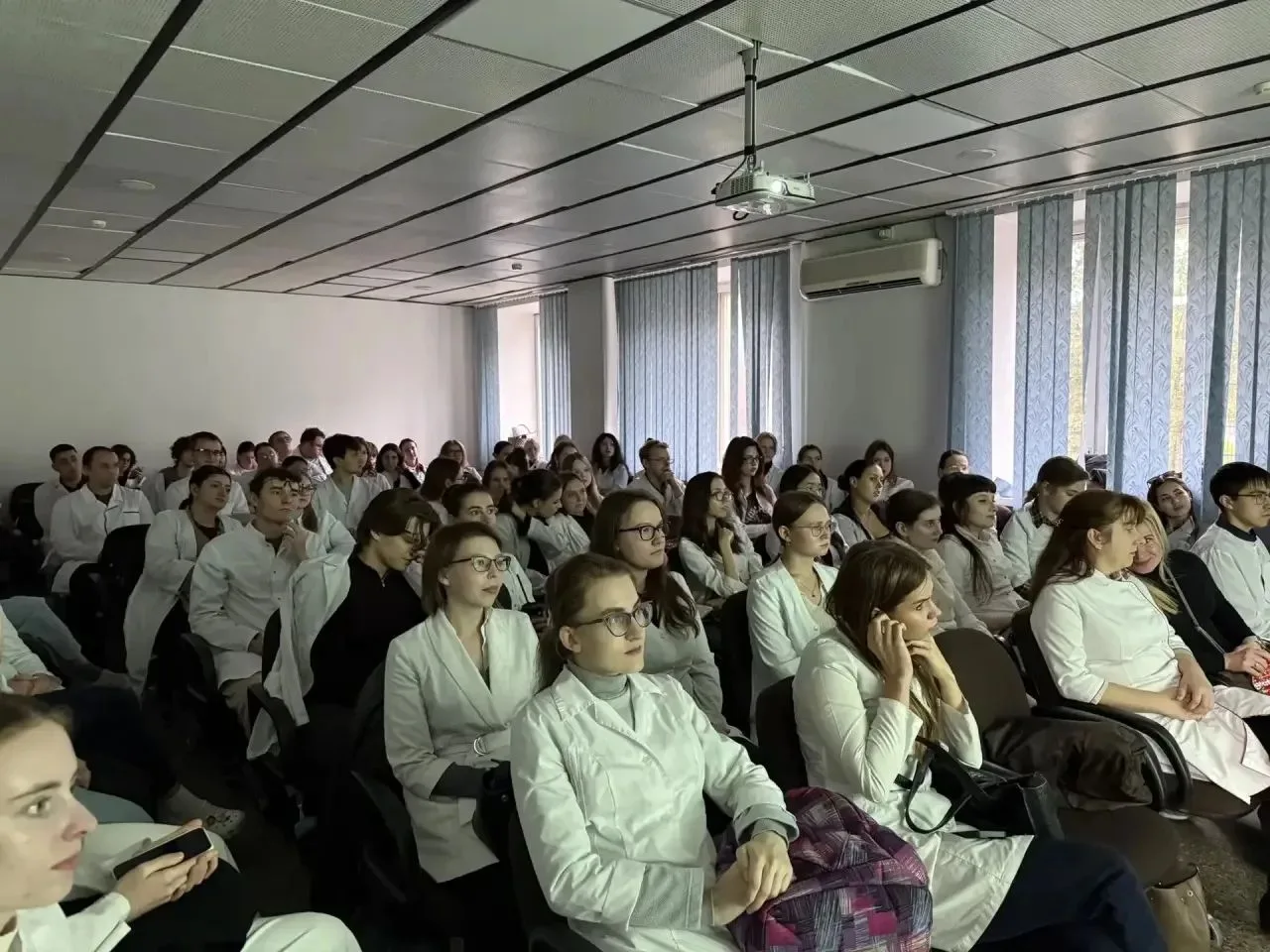 📍 На базе Дорожной клинической больницы прошло первое, в новом учебном году, заседание...