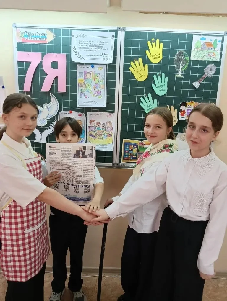 В МБОУ «Школа 110» стартовала новая учебная неделя с торжественной линейки. Юнармейцы с гордостью вы