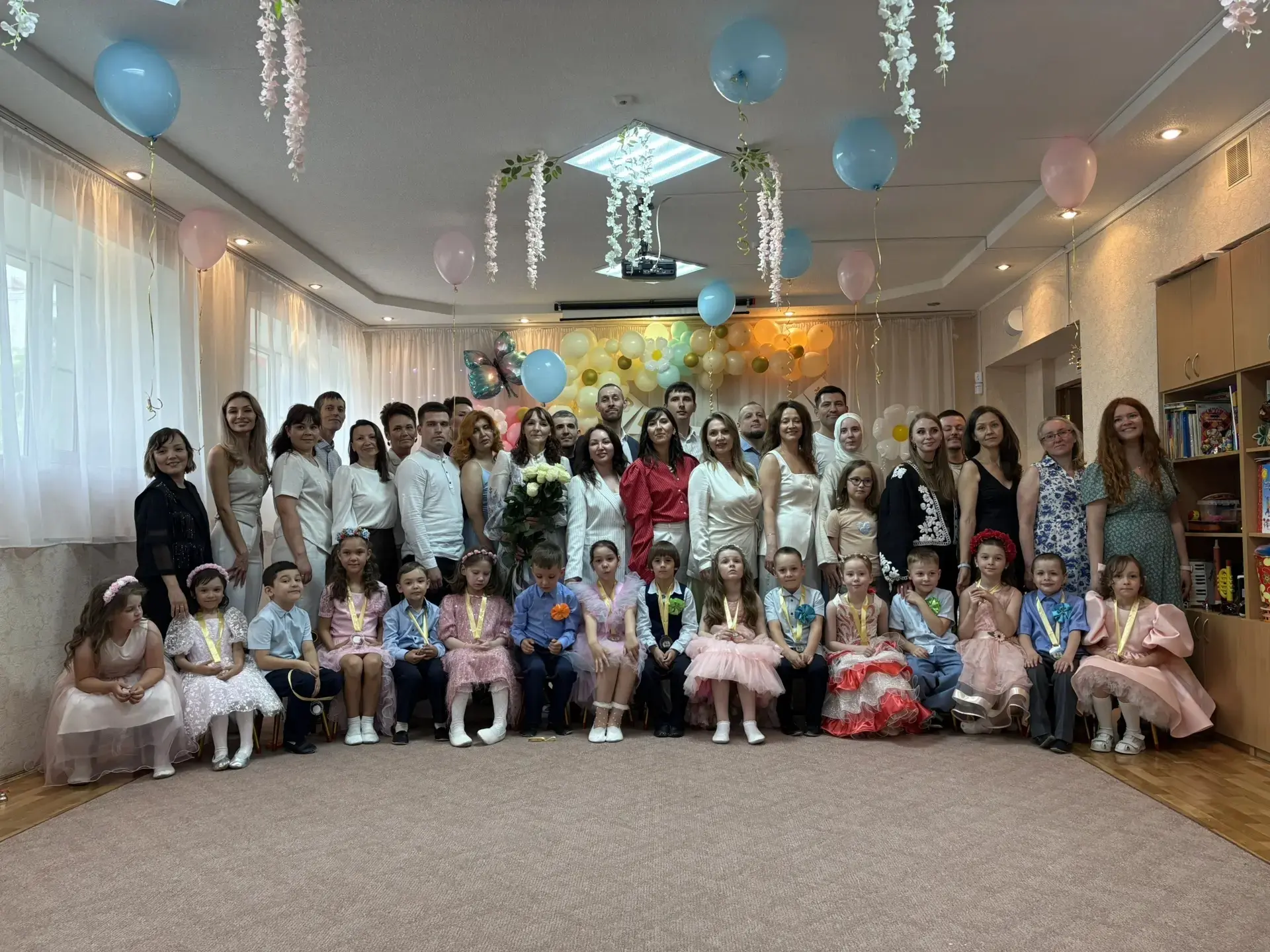 Выпускной в детском саду: трогательно, нежно и незабываемо!🎊🎉🤩

В подготовительной к школе группе