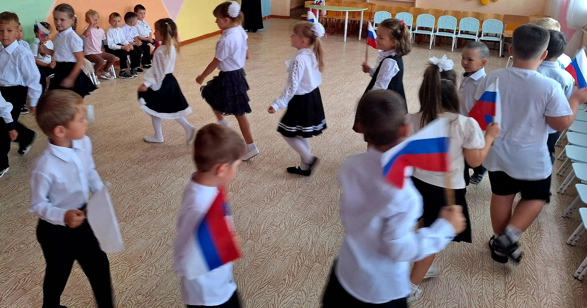 Сегодня у нас прошло торжественное мероприятие "День Флага России"                     ...