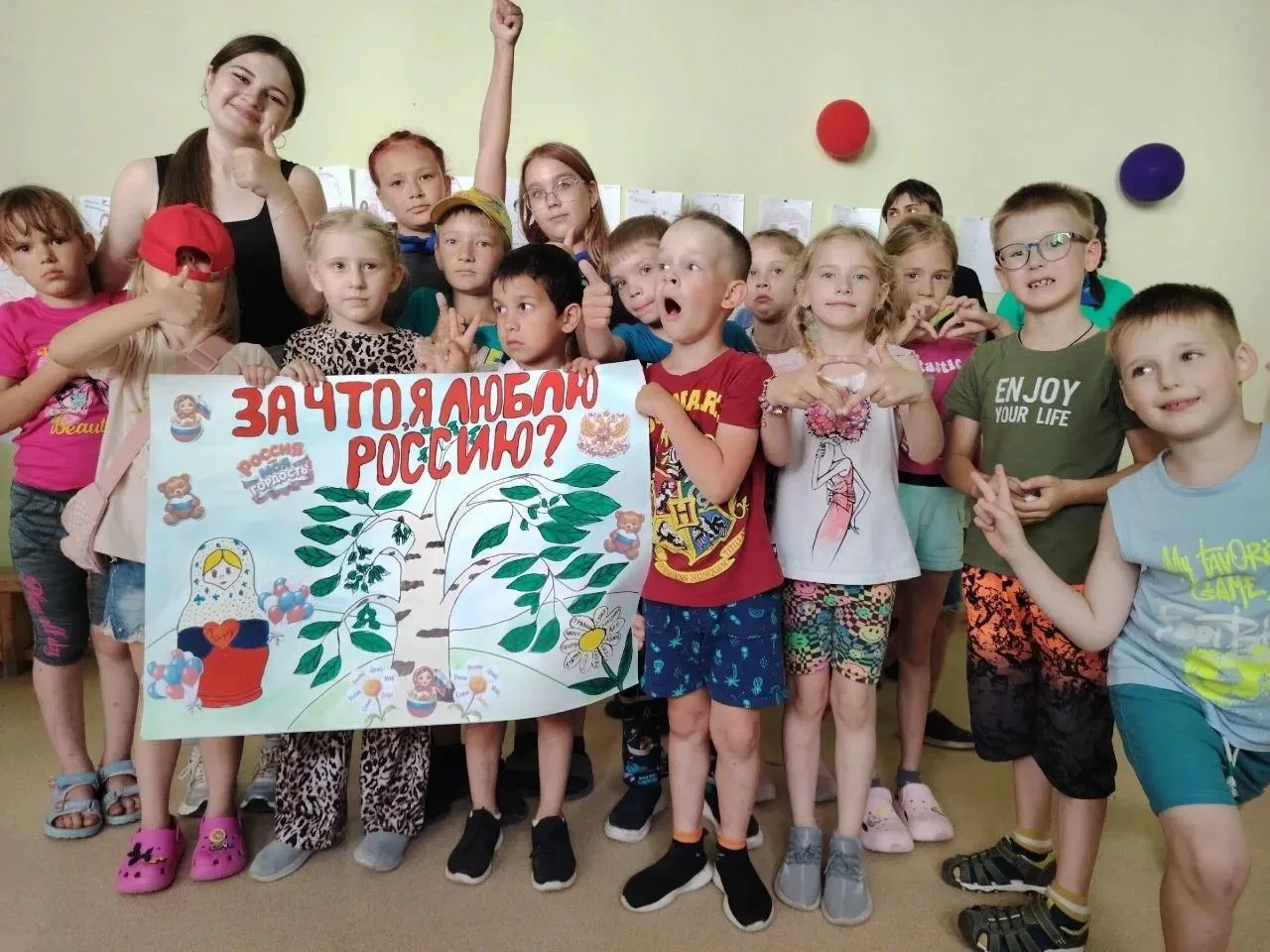 😇В образовательных учреждениях Томского района расцвели выставки, наполненные творческими работами,
