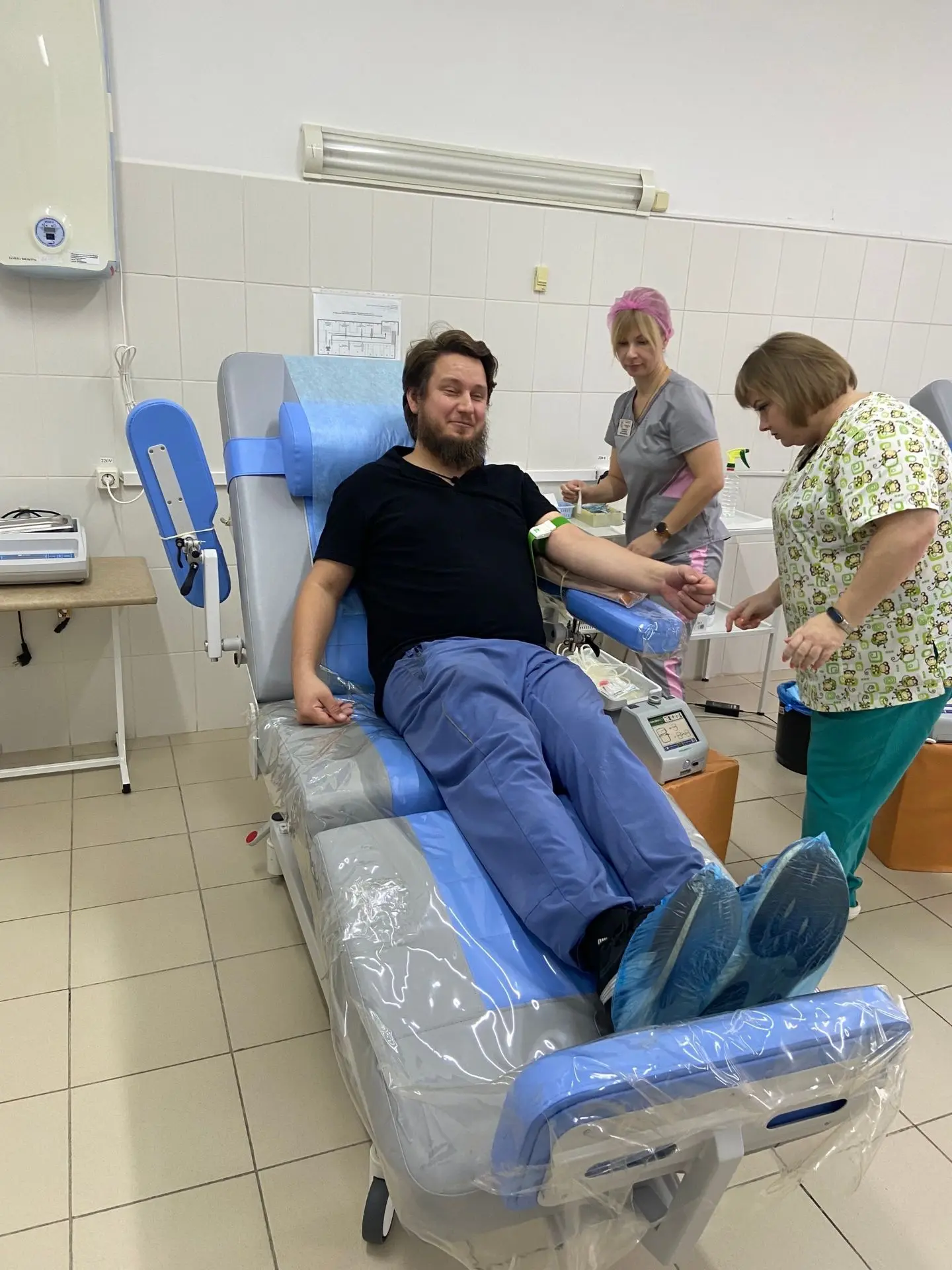 🩸 Милосердие в действии: духовенство Свято-Николаевского собора сдало кровь для бойцов...