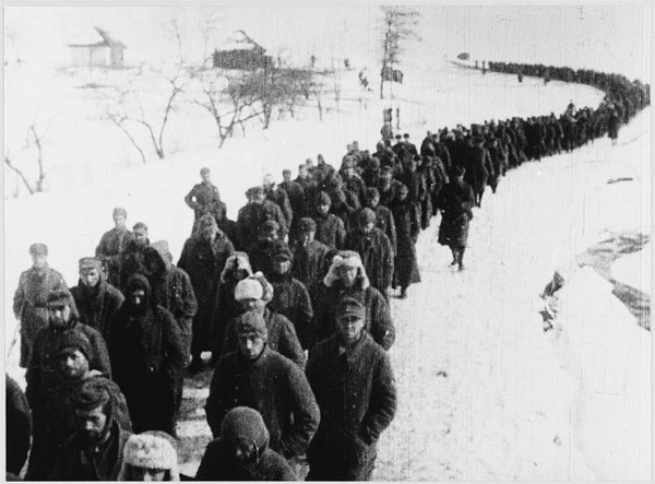 Но с другой, противник, сконцентрировав свое внимание на Сталинграде, выпускает ситуаци...