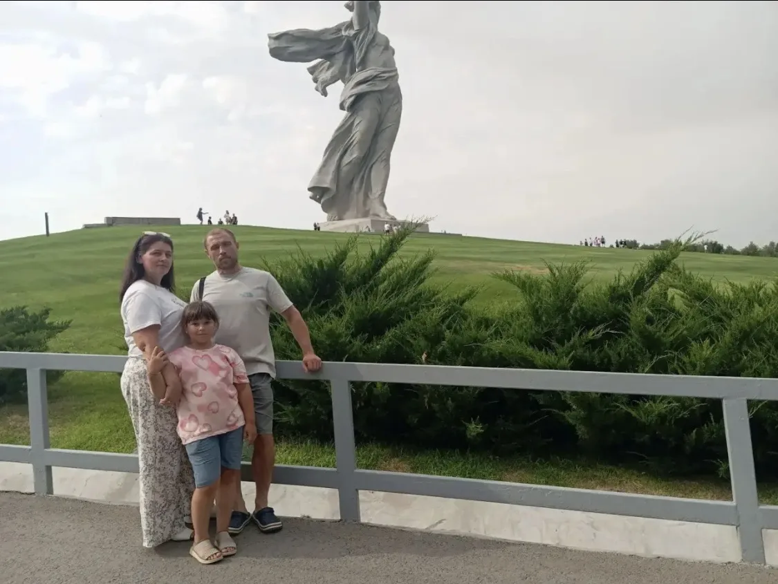 Каникулы на связи☀️⛱️🌸🕶️⛰️
Кузьменко Екатерина, ученица 3«А» класса, проводит летние каникулы в го