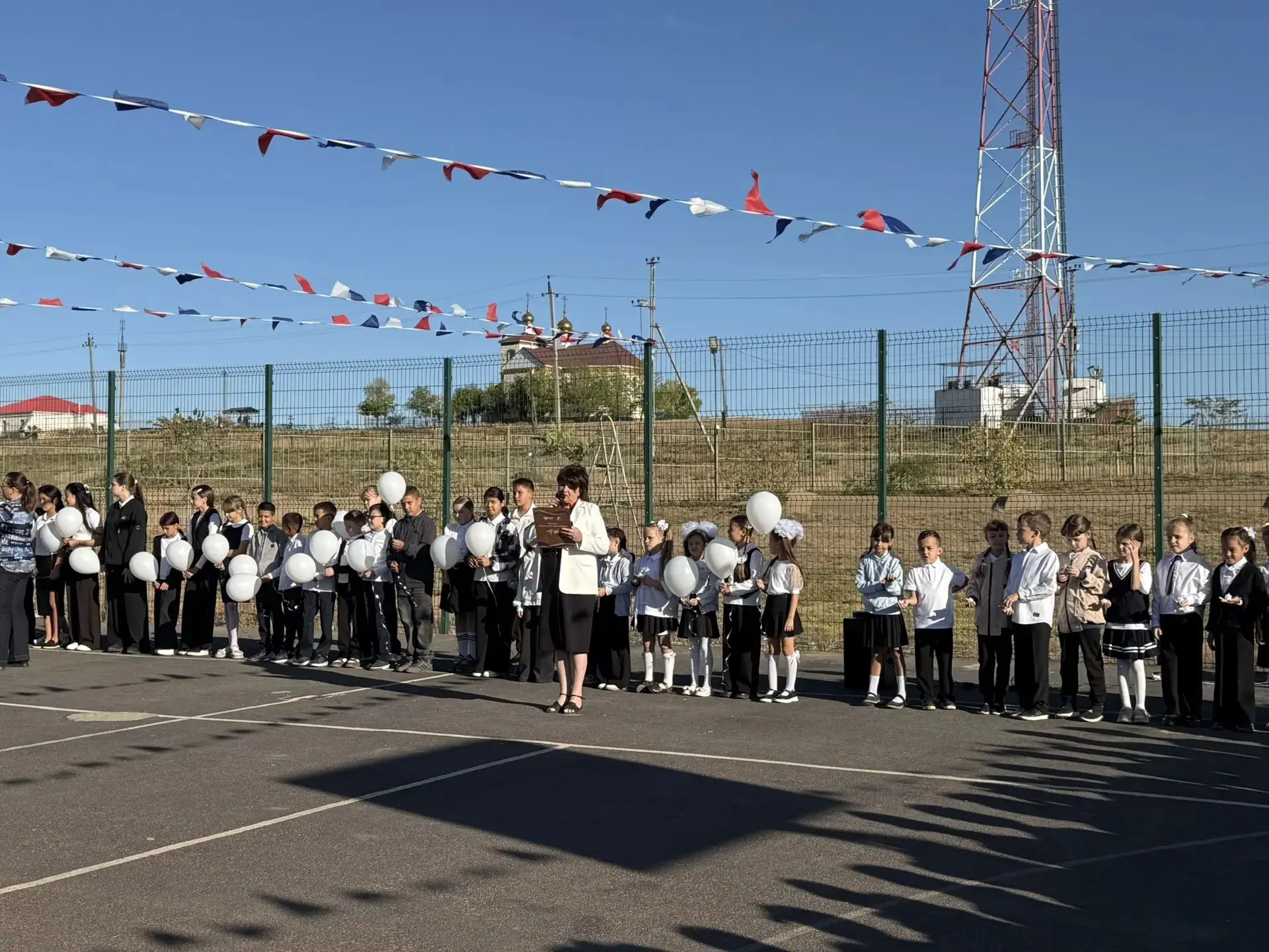 ‎📍Сегодня в нашей школе прошла торжественная линейка, посвящённая Дню солидарности в б...