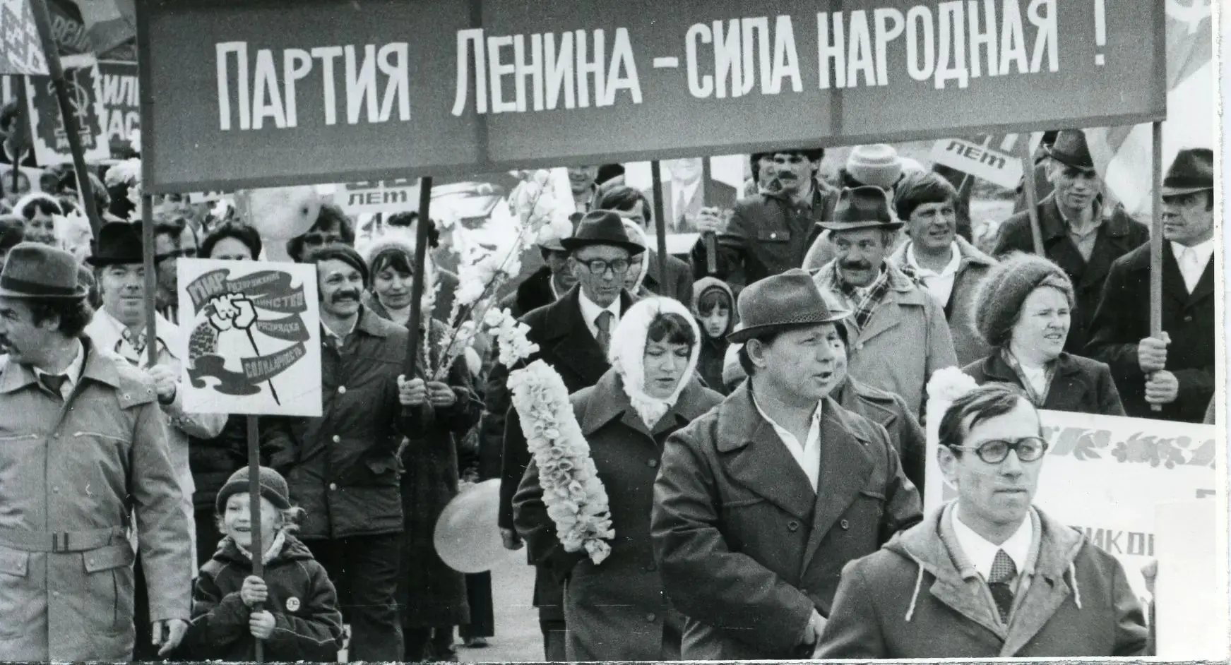 📉Почти треть жителей ЕАО была недовольна...театрами ,честный труд и дисциплина как  воспитательная 