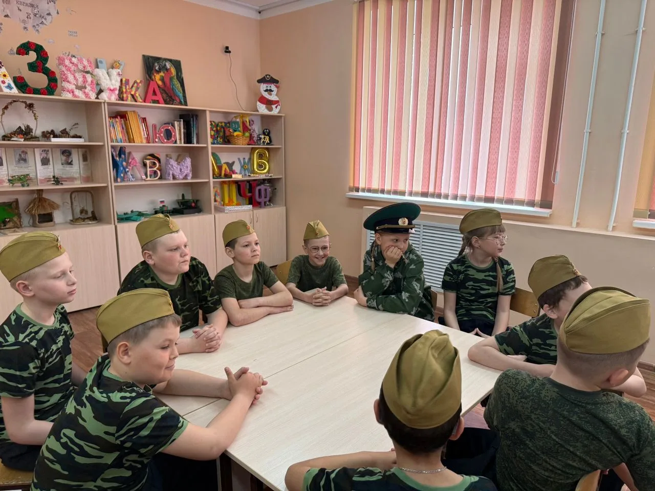 Зарница шагает по Сорочинску 🫡  13 апреля на базе школы №5 прошёл муниципальный этап Всероссийской в