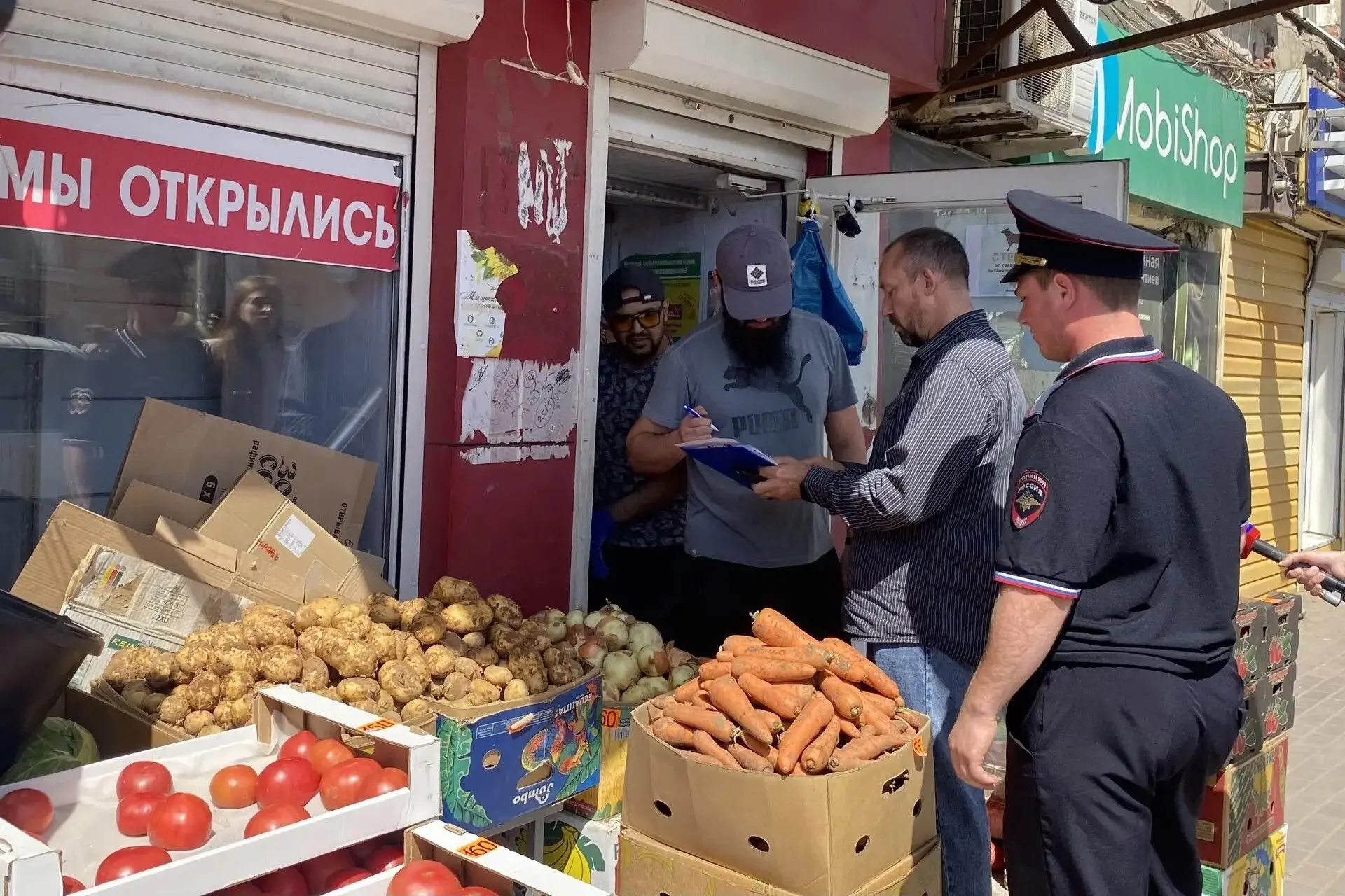 Борьба с нелегальной торговлей в районе «Больших Исад» продолжается
⁣
По поручению главы Астрахани И