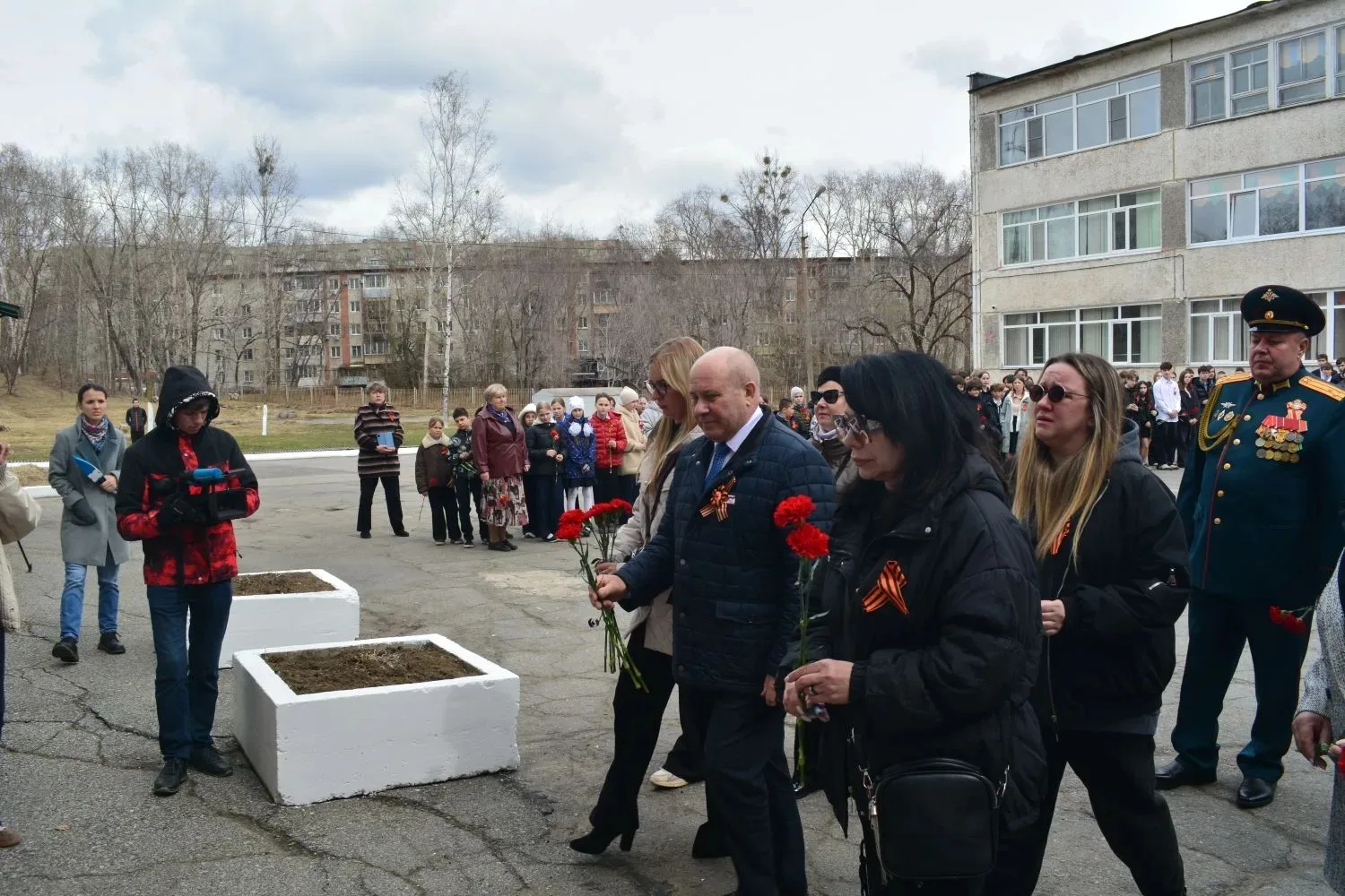 🇷🇺Я помню, я горжусь🇷🇺 🗓27.04.2026 в гимназии прошел торжественный митинг, посвящённый открытию мемо