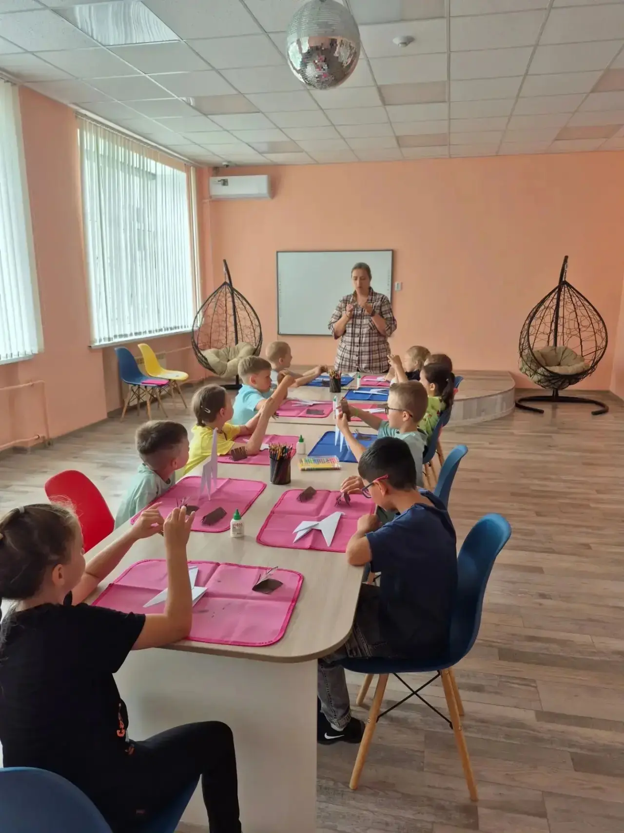 Сегодня в нашем молодёжном центре было по-настоящему весело! Ребята из лагеря дневного ...