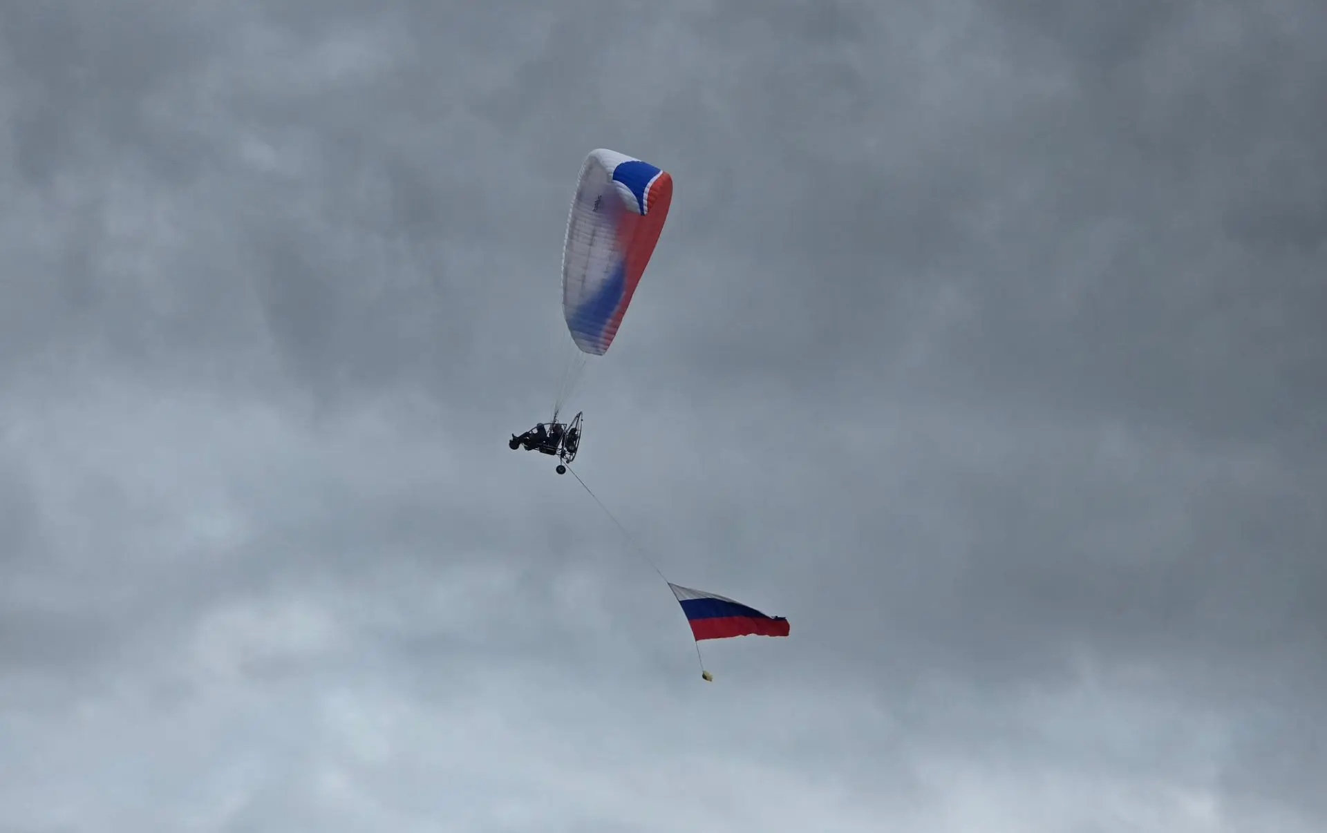 Россию будем защищать, Россию будем прославлять, Россия будет процветать!