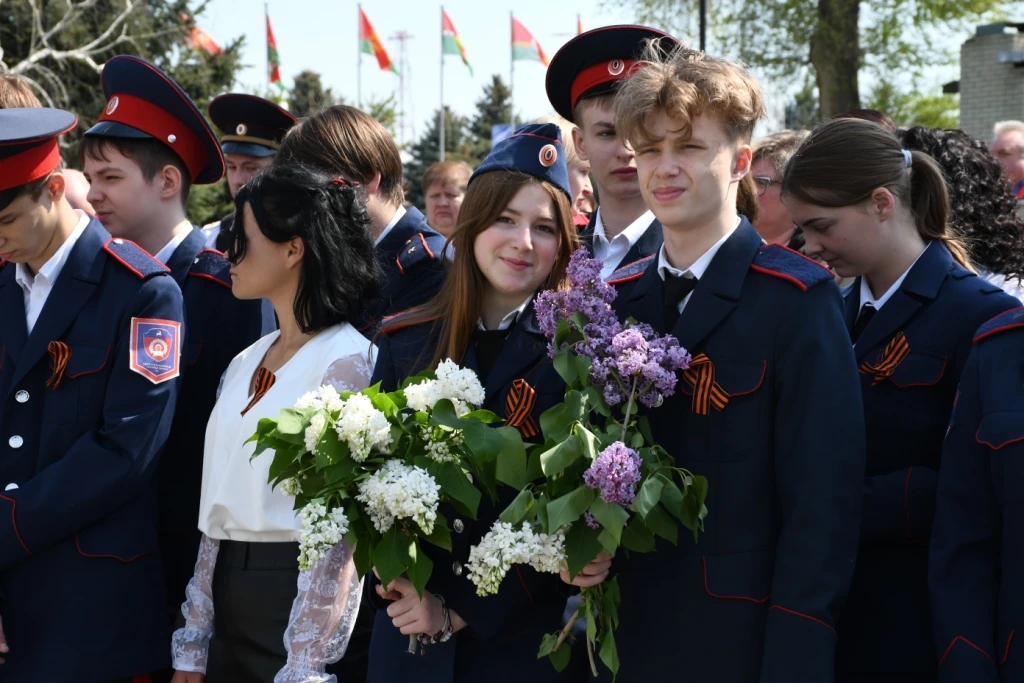 🪖🌷 Память, объединяющая поколения: в поселке Глубоком отметили годовщину Победы  ✅ Сегодня, 8 мая, в